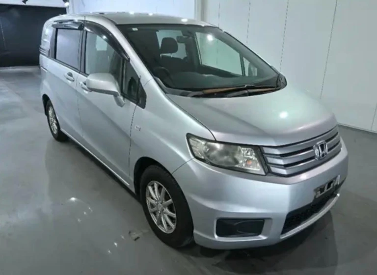 HONDA FREED SPIKE 2011